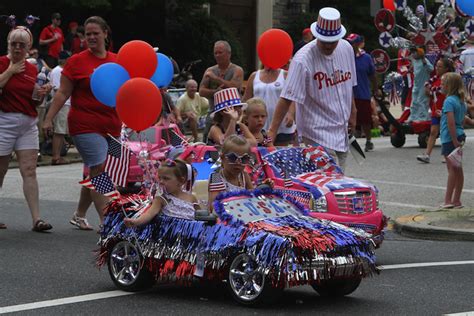 The Pied Piper Parade Concert And Fireworks In Decatur Red Tricycle