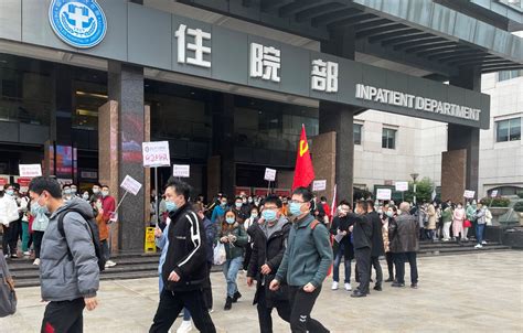 守护成都万家灯火，这群简阳医护人员一夜未眠中国国情中国网