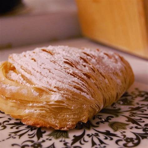 Sfogliatelle Con Crema Pasticcera