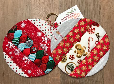 Quilted Holiday Ornament Hot Pads Potholders Sold In Pairs Etsy