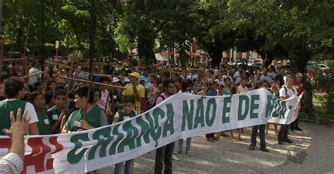 G1 Crianças Levam Cruzes Em Ato Contra Situação De Moradores De Rua