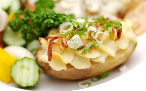 Чипсы с луком и беконом - обои для рабочего стола, картинки, фото