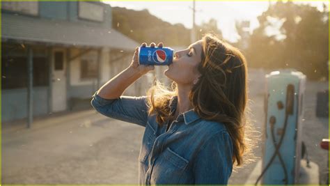 Pepsi Super Bowl Commercial 2018 with Cindy Crawford & More - Watch Now!: Photo 4027496 | Cindy ...