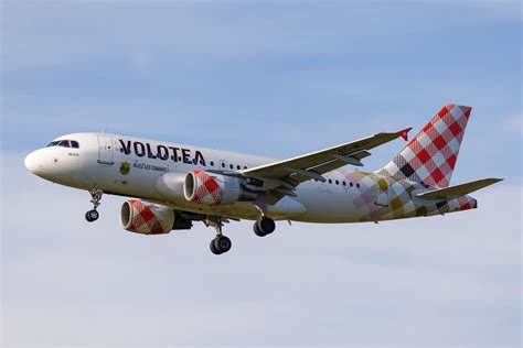 EC MUU Airbus A319 111 Volotea LFLL Lyon St Exupery Flickr