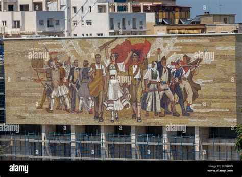 Historisches Nationalmuseum Albaniens mit dem großen Wandmosaik