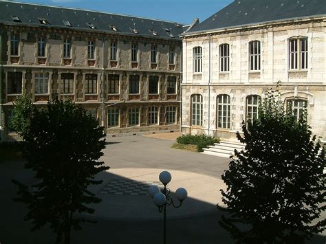 Lycée Carnot Dijon Définition et Explications