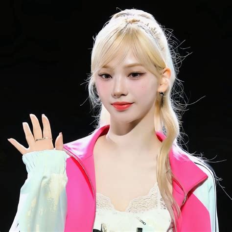 Karina Aespa Icons Lq Pfp Cute Fansite Pink Blonde Hair Blonde With Pink Straight Blonde Hair