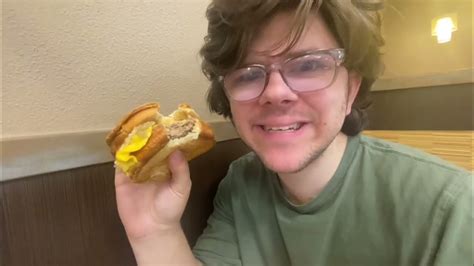 Burger King Melts Are Back Im Eating The Classic Melt 🍔🥓🍄🧅 Youtube