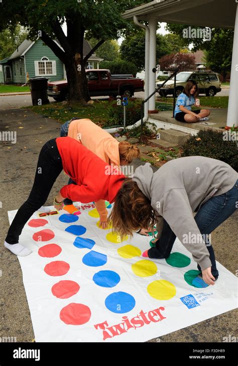 Girls Playing Twister Nude Telegraph