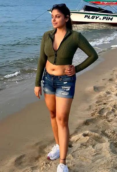 Sneha Paul Top Hot Pics And Photo Flaunting Cleavage