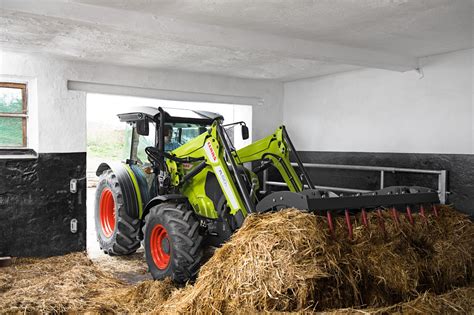 Claas Svela Le Nuove Gamme Di Trattori Compatti Elios E Axos