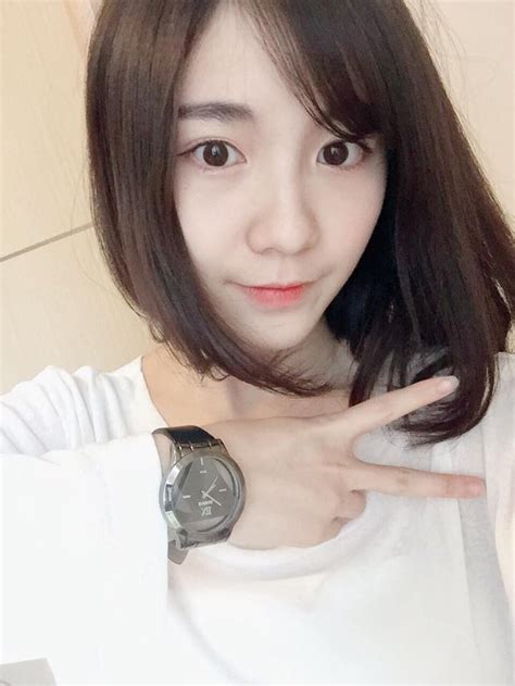 Cộng đồng mạng lại vừa khai quật thêm được một hot girl vô danh Đẹp dịu dàng nhưng vẫn đầy