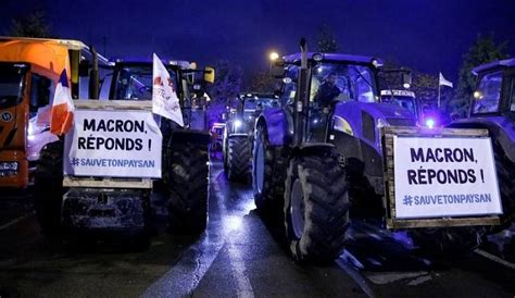 Petani Tolak Kebijakan Macron Paris Dikepung Seribu Traktor