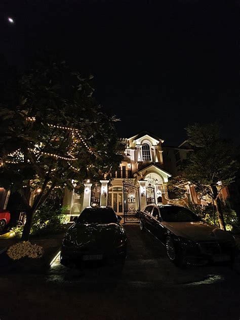 Ca sĩ Sài Gòn khoe ảnh bầu bán nude trong biệt thự 22 tỷ đại gia tặng