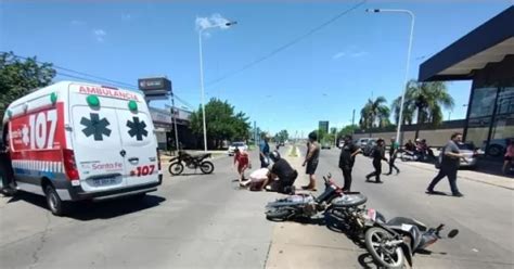 Una motociclista terminó con fractura de clavícula tras chocar con otra