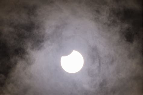 Une magnifique éclipse lunaire partielle sera visible dans le ciel ce