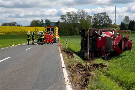 Unfall Bei Oderwitz Betonmischer Ger T Ins Schleudern Und Kippt Um