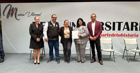 Entrega edil becas y estímulos económicos a estudiantes Uniradio