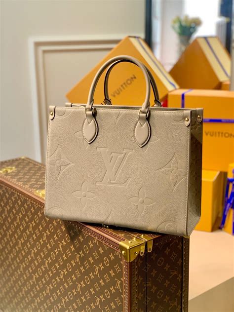 Beige Louis Vuitton Tote Semashow