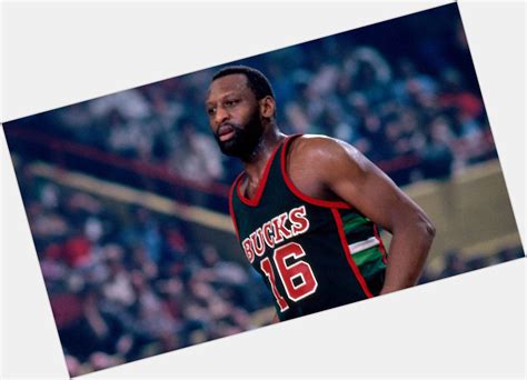 Fans remember giant mike lanier for his gentle nature 3