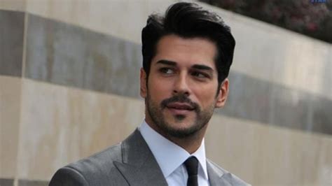 Conoce a Burak Özçivit el actor y modelo que protagoniza Kara Sevda en