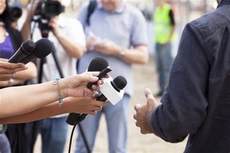 Medios De Comunicación Y Sondeos De Opinión