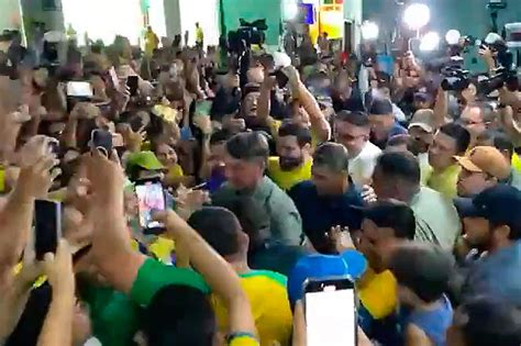 Apesar das qualidades Bolsonaro ainda encanta multidões