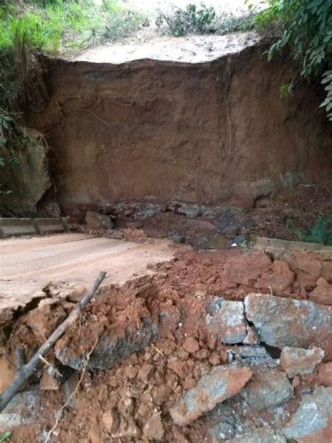 Chuva derruba ponte da Estrada dos Búfalos