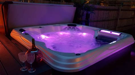 Artesian Captiva Luxury Hot Tub Azure Pools And Hot Tubs