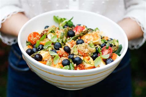 Quinoa Salat Mit Halloumi Und Heidelbeeren