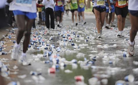 London marathon runners to be given edible water bottles as organisers ...
