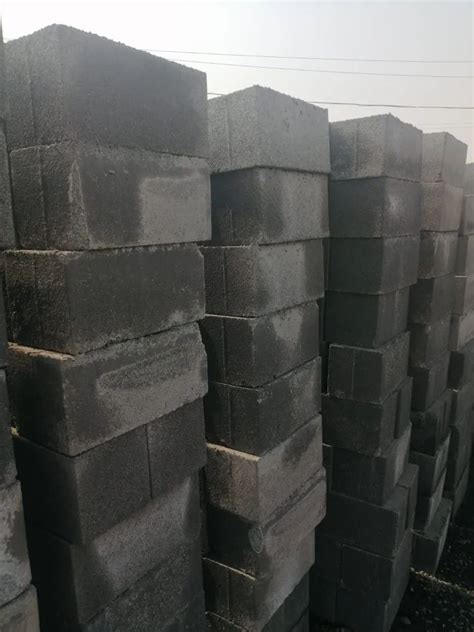 Rectangular Cement Concrete Blocks 390x190x140 At 48 In Raigad