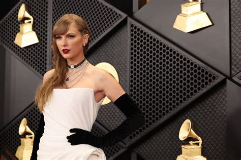 Taylor Makes History at the 66th Annual Grammy Awards! - Hits 96 | WDOD-FM