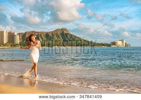 Hawaii Vacation Woman Image & Photo (Free Trial) | Bigstock