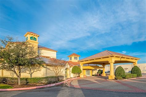 La Quinta Inn & Suites by Wyndham Sherman | Sherman, TX Hotels