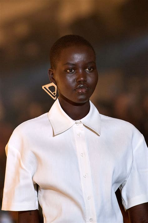 white spring  ready  wear fashion show vogue