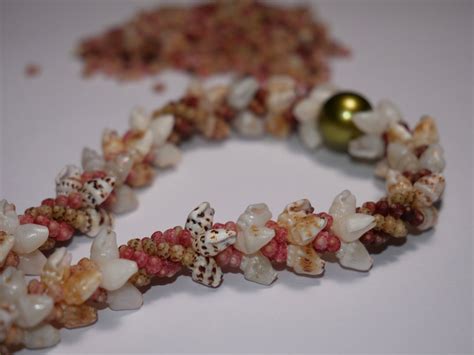 16choker Style Niihau Shell Lei Made Of Unique Color Of Momi