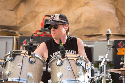 Dave Grohl Completely Broke Down Mid-Concert Playing A Tribute To Late