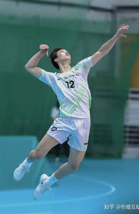 A Man Jumping In The Air To Hit A Tennis Ball