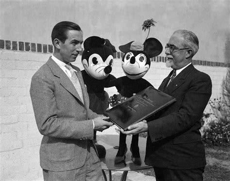 Walt Disney with Mickey and Minnie Mouse, 1933 [640 x 306] : r/HistoryPorn