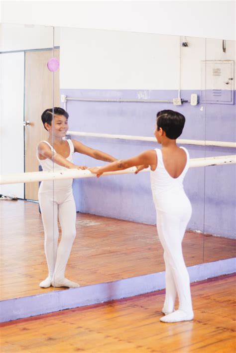 Saiba Quem O Aluno De Anos Do Ballet Manguinhos Que Venceu O