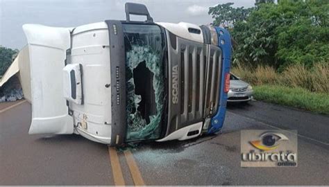 Goionews Carreta Anda Em Ziguezague E Tomba Na Regi O De Goioer