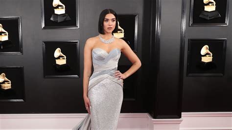 Dua Lipa’s 2019 Grammys Look Is Worthy of Wonder Woman | StyleCaster