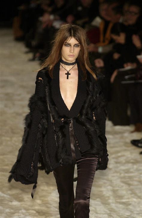 20 Of The Best Gothic Runway Looks Of All Time Mode Gothic Mode