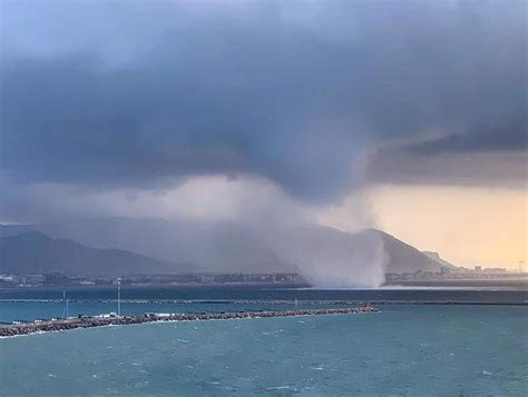 Salerno ecco come arriva lenorme TROMBA DARIA a colpire la città