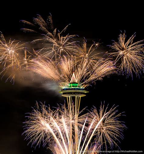 New Years 2013: Space Needle Fireworks in Seattle | Fireworks, Space ...