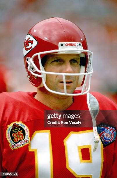 Joe Montana Chiefs Photos and Premium High Res Pictures - Getty Images