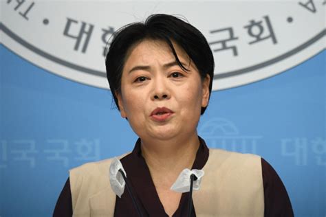 윤희숙 대선 출마 공식 선언홍준표 망둥이 막말로 논란 종합