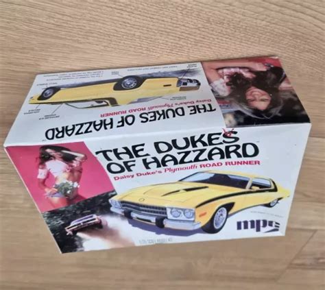 DUKES OF HAZARD Model Kit MPC 1 25 Daisy S Plymouth Road Runner Box