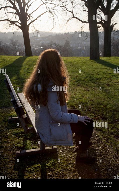 Schattenbilder Von Leuten Die Den Sonnenuntergang Sitzen Und